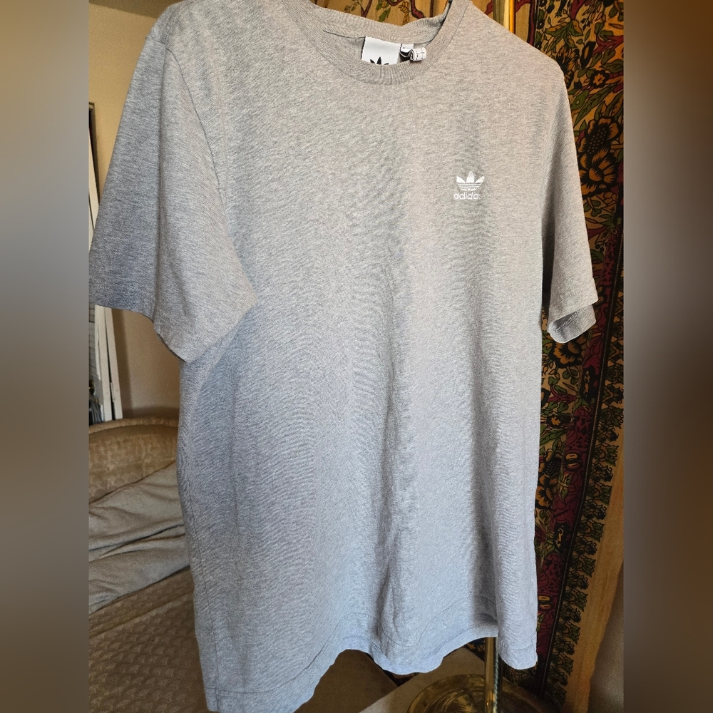 Adidas essentials tshirt